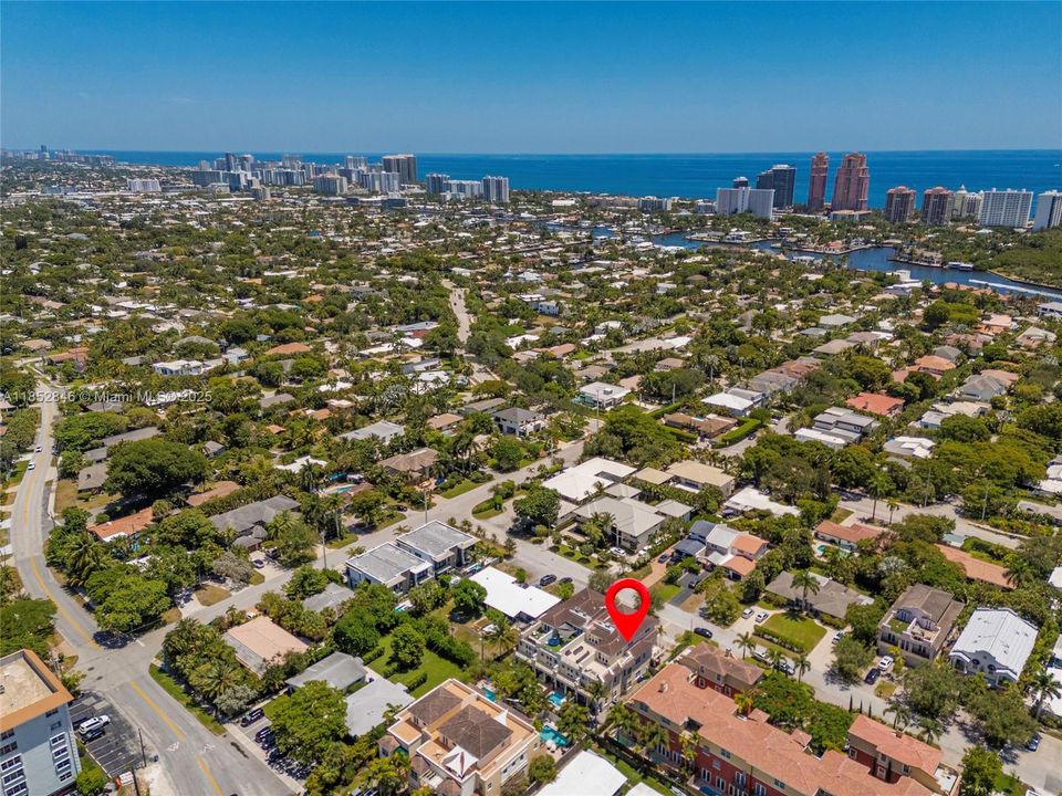 Vendido Recientemente: $1,325,000 (4 camas, 3 baños, 3505 Pies cuadrados)