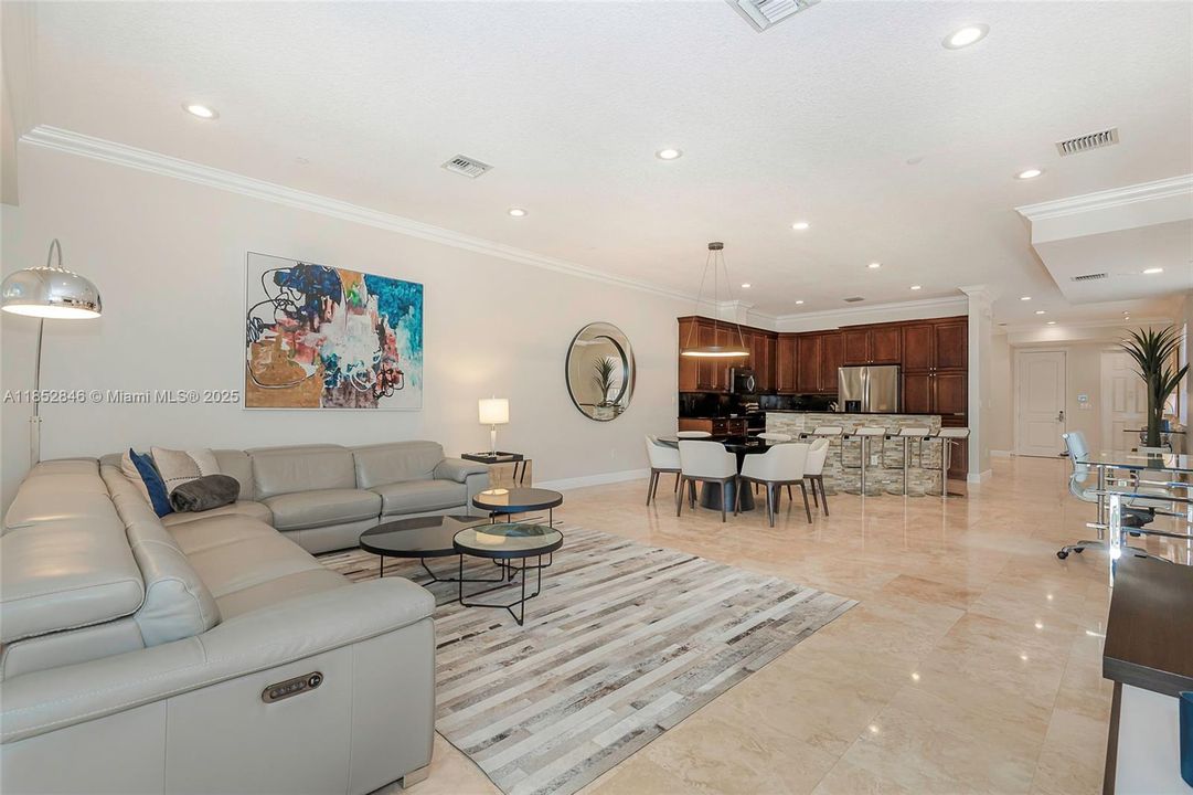 Vendido Recientemente: $1,325,000 (4 camas, 3 baños, 3505 Pies cuadrados)