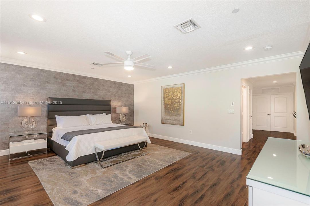 Vendido Recientemente: $1,325,000 (4 camas, 3 baños, 3505 Pies cuadrados)