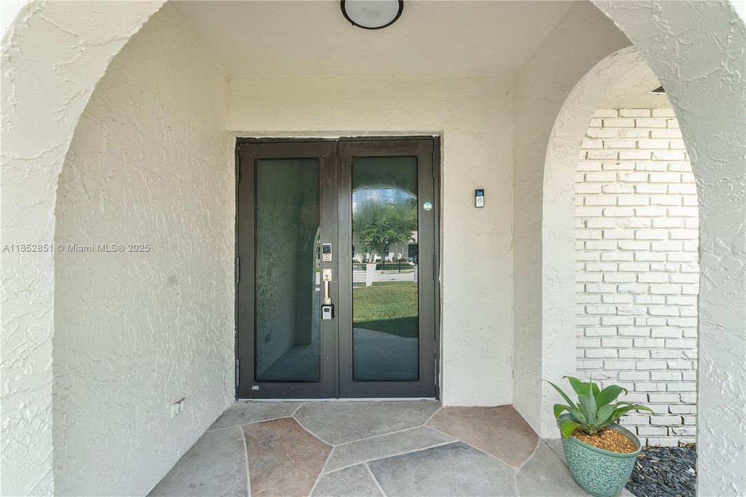 Vendido Recientemente: $710,000 (4 camas, 2 baños, 2104 Pies cuadrados)