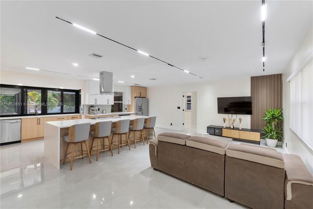 Vendido Recientemente: $710,000 (4 camas, 2 baños, 2104 Pies cuadrados)