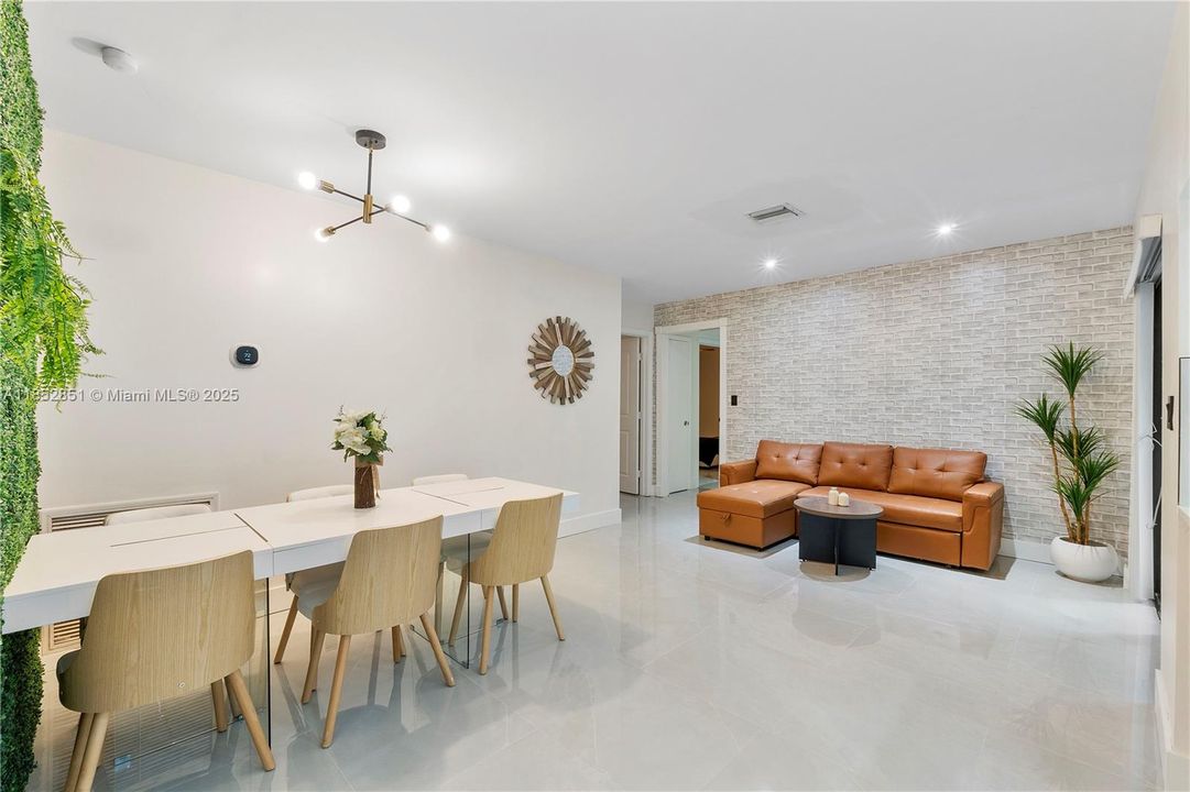 Vendido Recientemente: $710,000 (4 camas, 2 baños, 2104 Pies cuadrados)