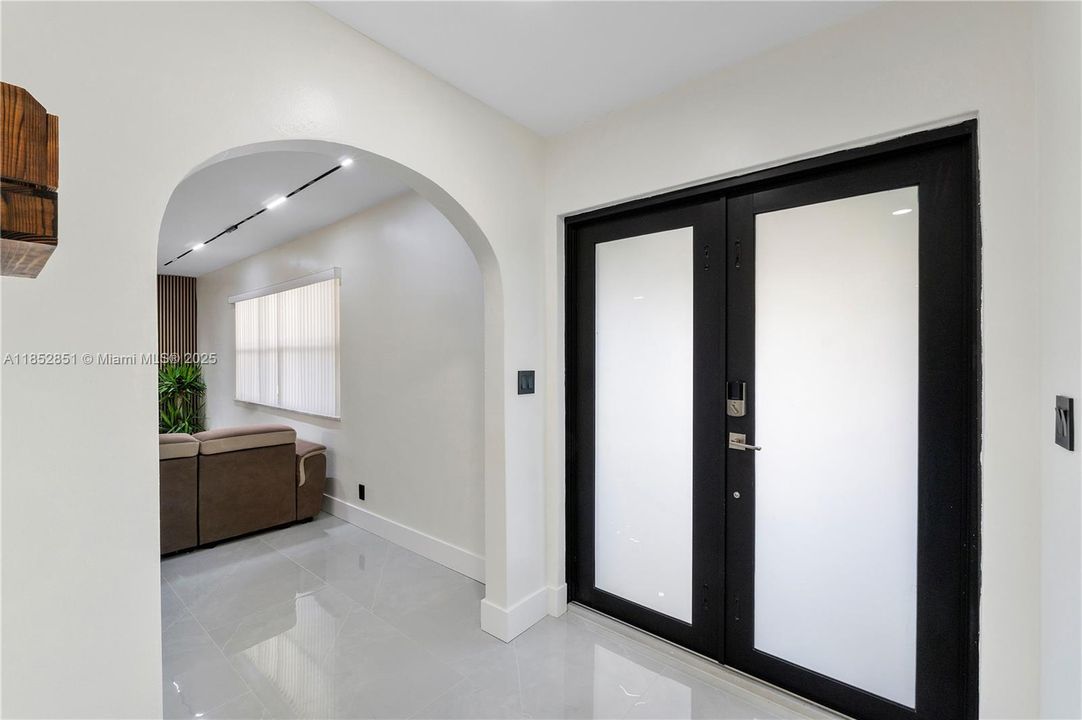 Vendido Recientemente: $710,000 (4 camas, 2 baños, 2104 Pies cuadrados)