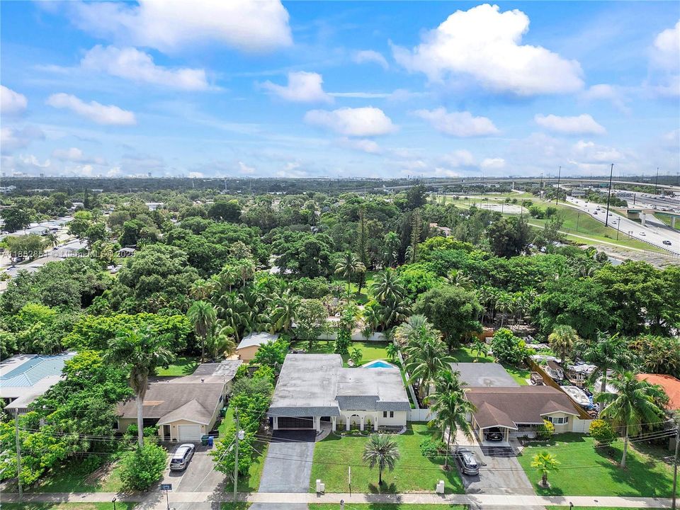 Vendido Recientemente: $710,000 (4 camas, 2 baños, 2104 Pies cuadrados)