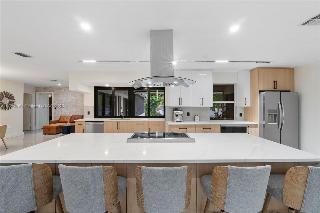 Vendido Recientemente: $710,000 (4 camas, 2 baños, 2104 Pies cuadrados)