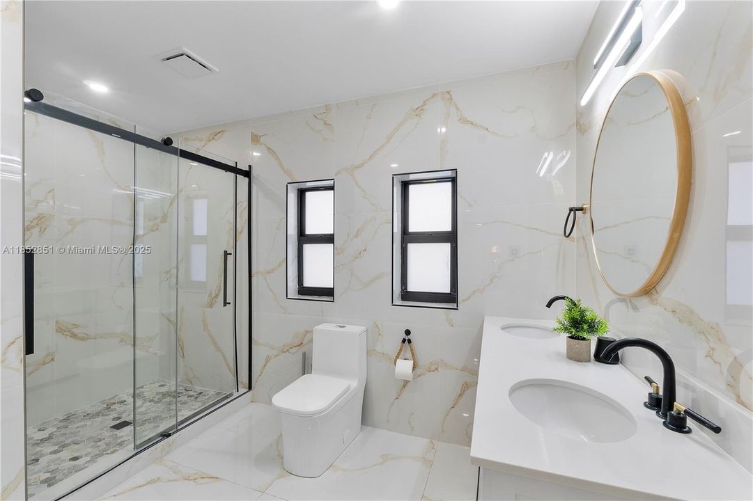 Vendido Recientemente: $710,000 (4 camas, 2 baños, 2104 Pies cuadrados)