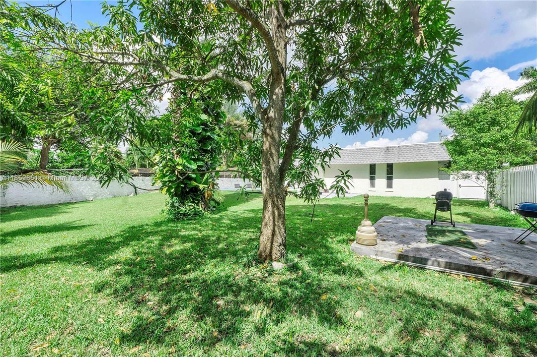 Vendido Recientemente: $710,000 (4 camas, 2 baños, 2104 Pies cuadrados)