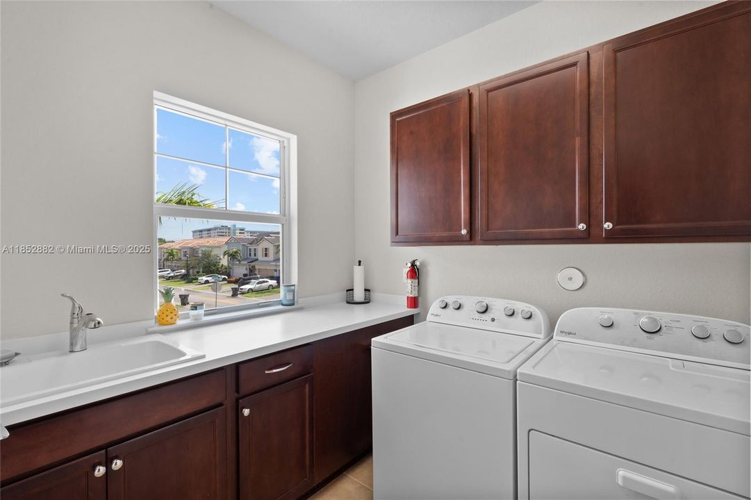 For Sale: $699,000 (3 beds, 2 baths, 1776 Square Feet)