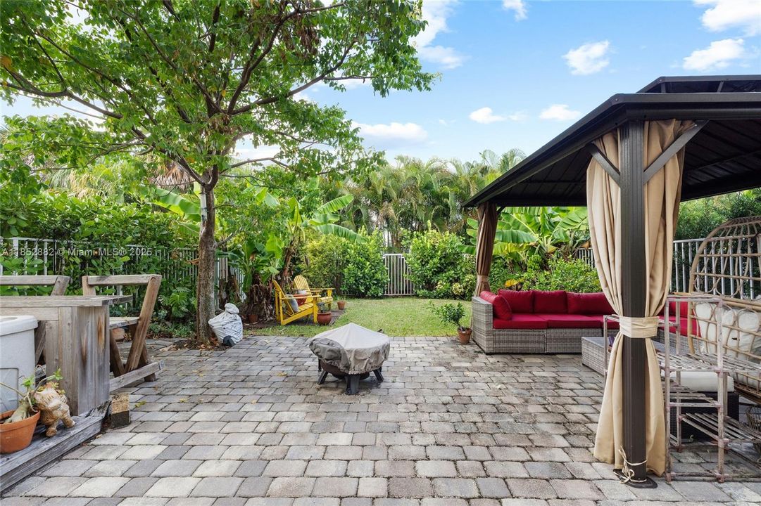 For Sale: $699,000 (3 beds, 2 baths, 1776 Square Feet)