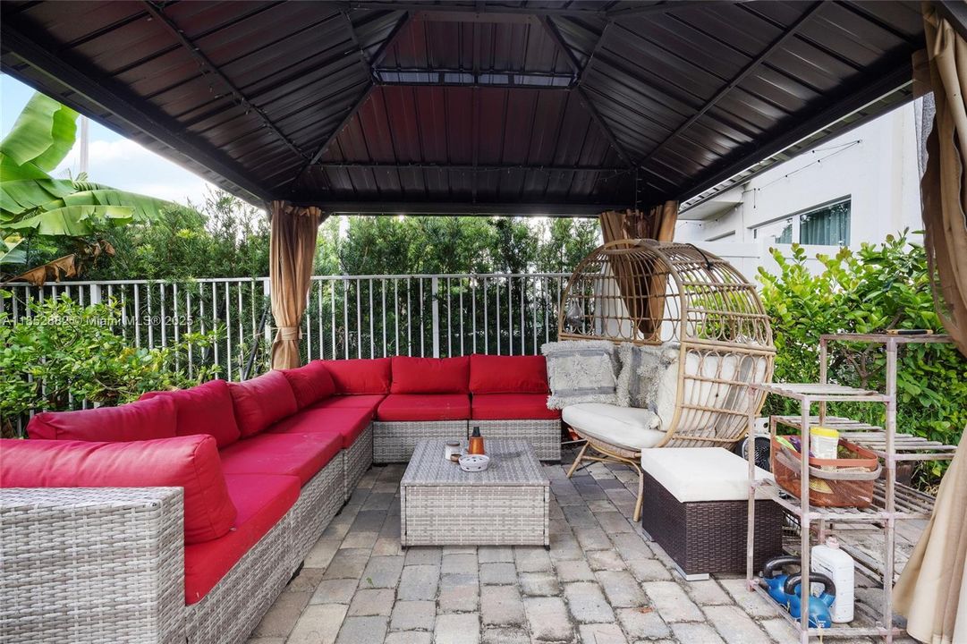 For Sale: $699,000 (3 beds, 2 baths, 1776 Square Feet)