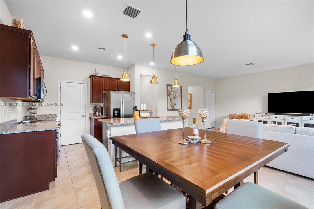 For Sale: $699,000 (3 beds, 2 baths, 1776 Square Feet)