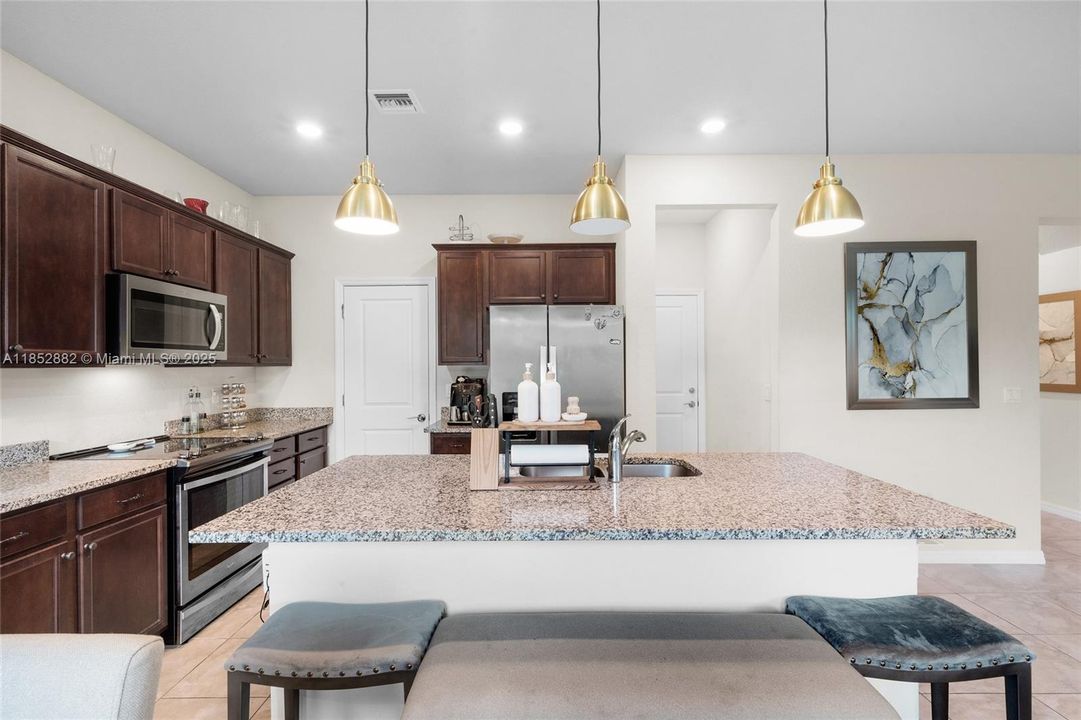 For Sale: $699,000 (3 beds, 2 baths, 1776 Square Feet)