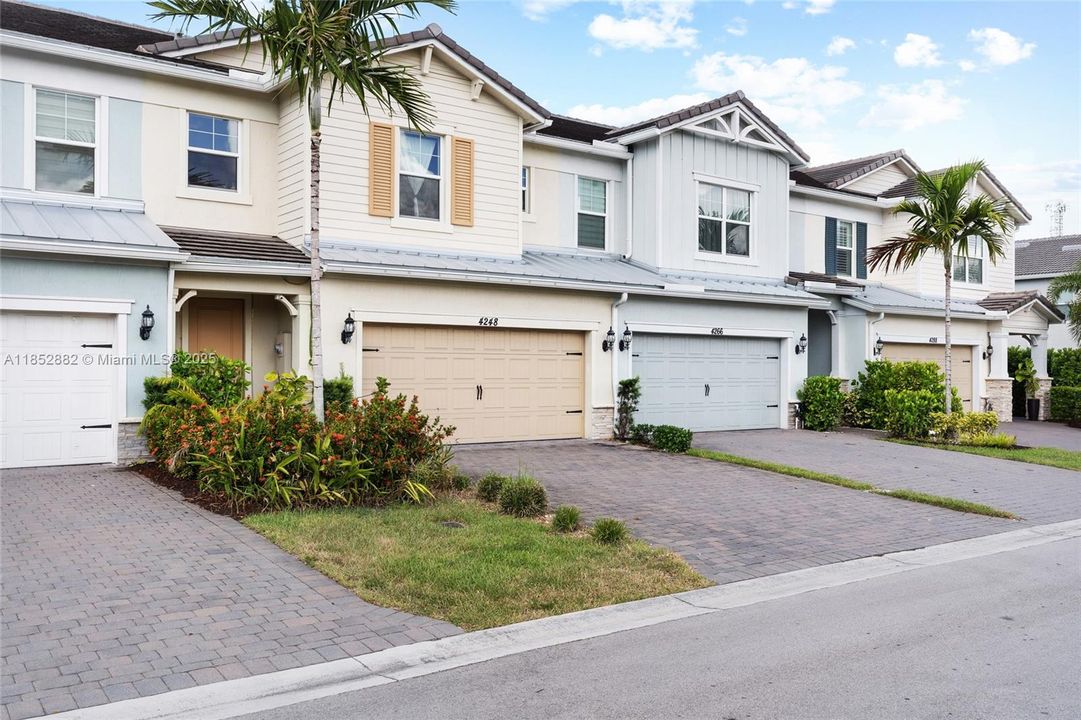 For Sale: $699,000 (3 beds, 2 baths, 1776 Square Feet)