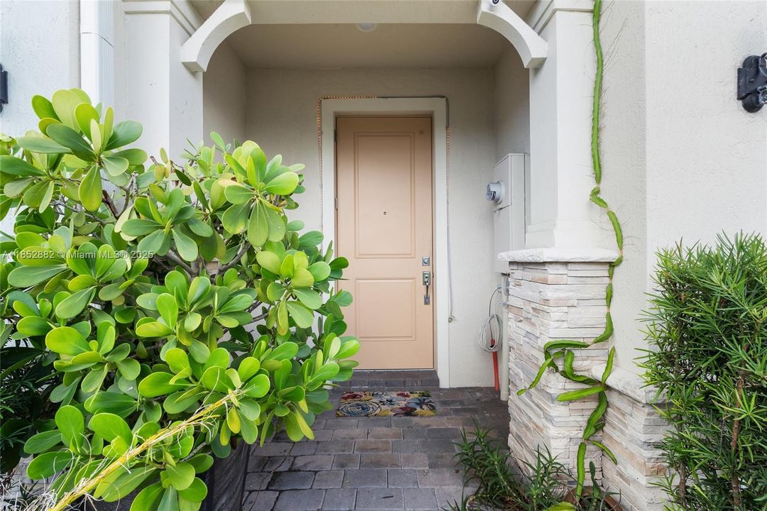 For Sale: $699,000 (3 beds, 2 baths, 1776 Square Feet)