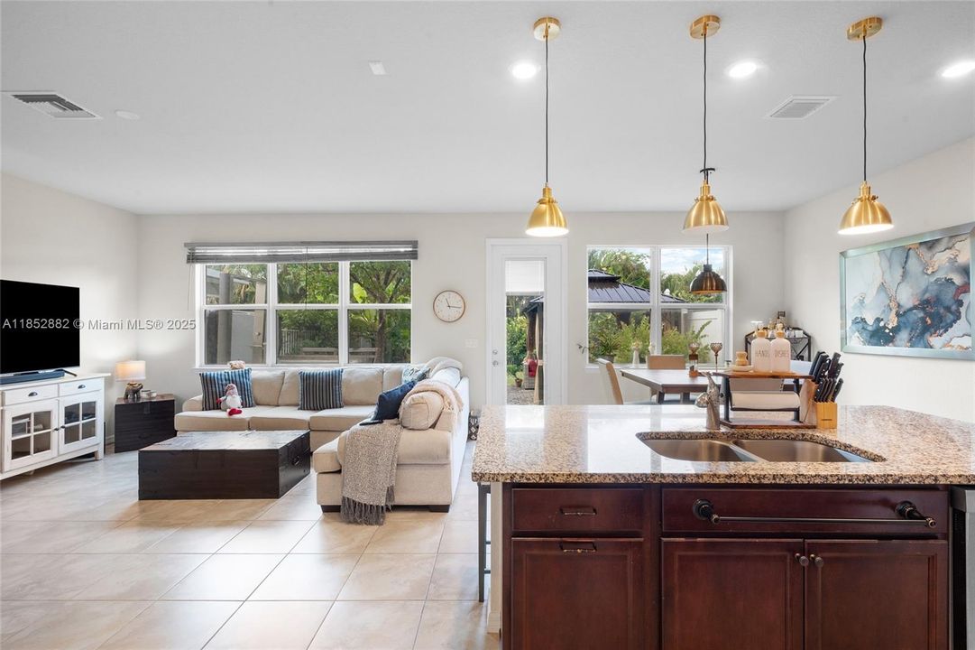 For Sale: $699,000 (3 beds, 2 baths, 1776 Square Feet)