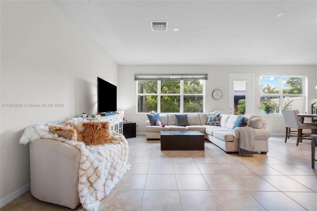 For Sale: $699,000 (3 beds, 2 baths, 1776 Square Feet)