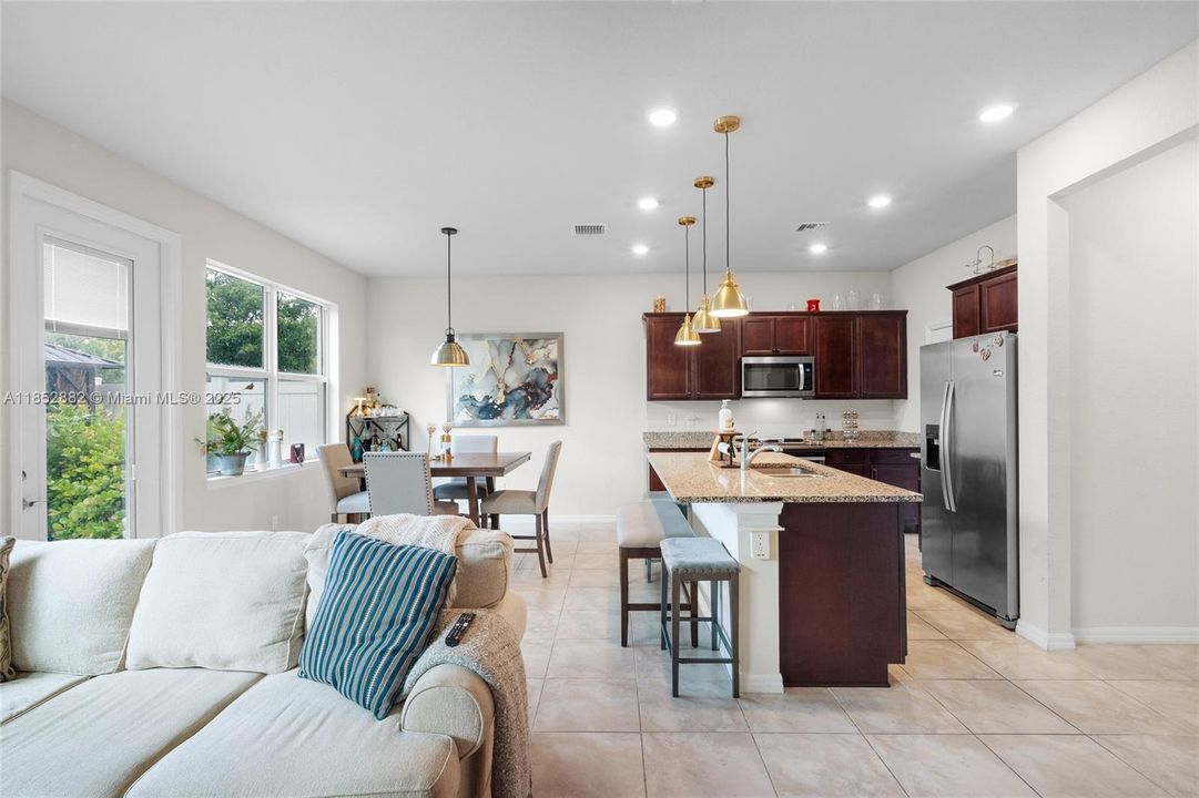 For Sale: $699,000 (3 beds, 2 baths, 1776 Square Feet)