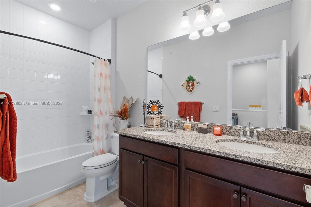 For Sale: $699,000 (3 beds, 2 baths, 1776 Square Feet)