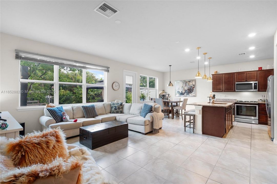 For Sale: $699,000 (3 beds, 2 baths, 1776 Square Feet)