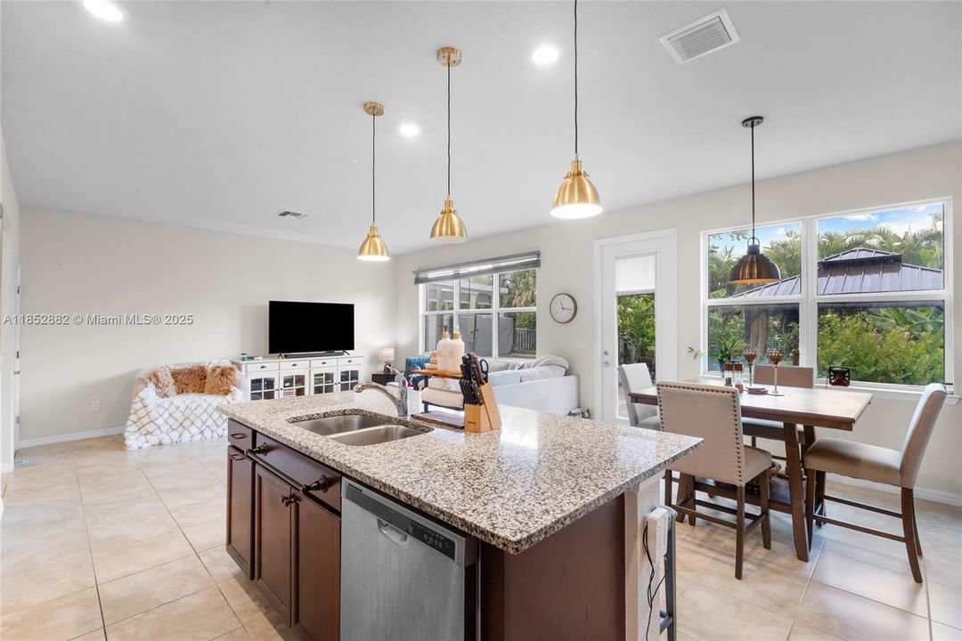 For Sale: $699,000 (3 beds, 2 baths, 1776 Square Feet)