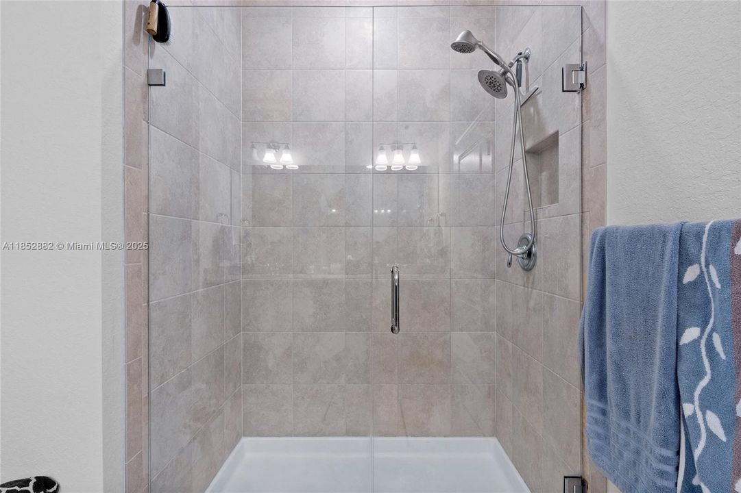 For Sale: $699,000 (3 beds, 2 baths, 1776 Square Feet)