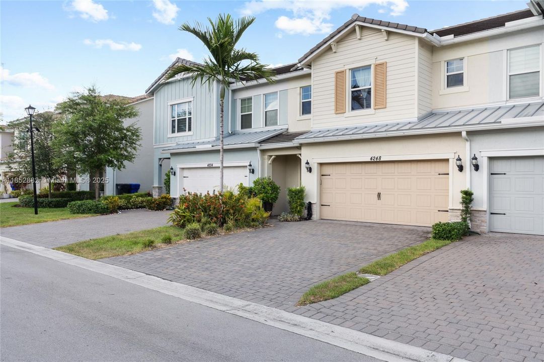 For Sale: $699,000 (3 beds, 2 baths, 1776 Square Feet)