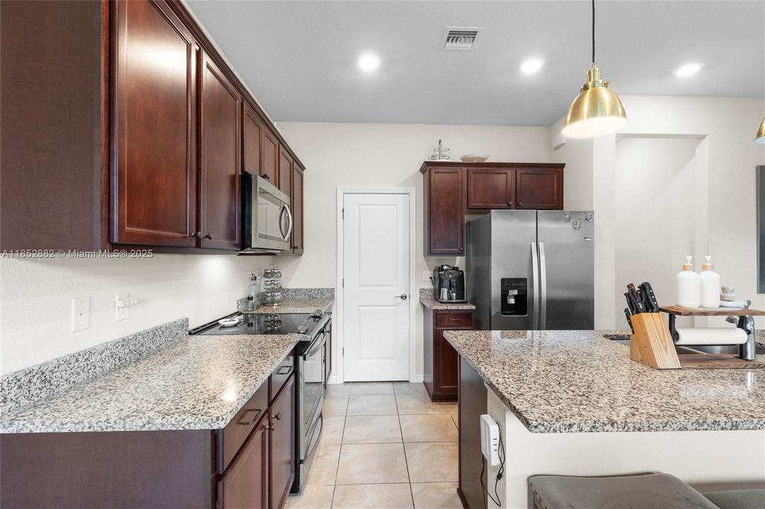 For Sale: $699,000 (3 beds, 2 baths, 1776 Square Feet)