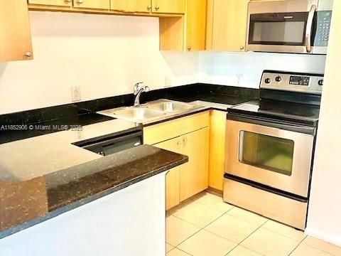 Недавно продано: $200,000 (1 спален, 1 ванн, 586 Квадратных фут)