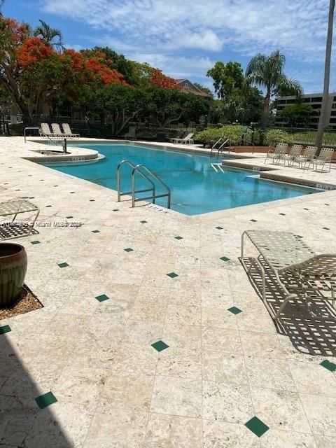 Недавно продано: $200,000 (1 спален, 1 ванн, 586 Квадратных фут)