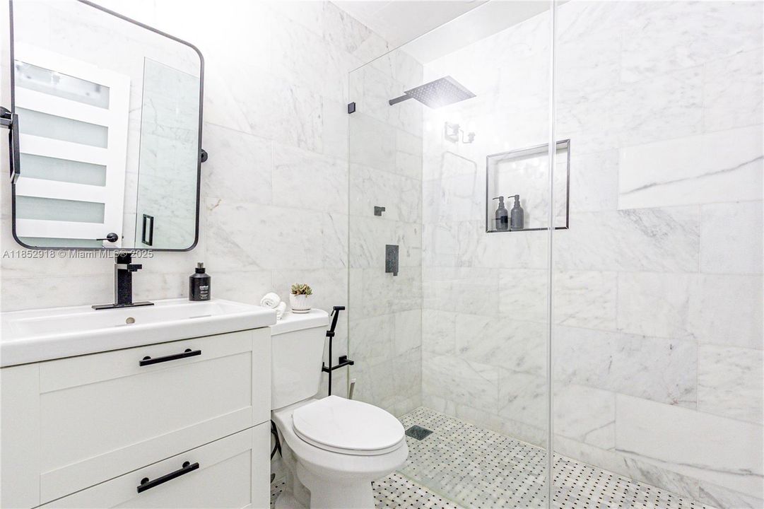 合同活跃: $4,500 (3 贝兹, 3 浴室, 1154 平方英尺)