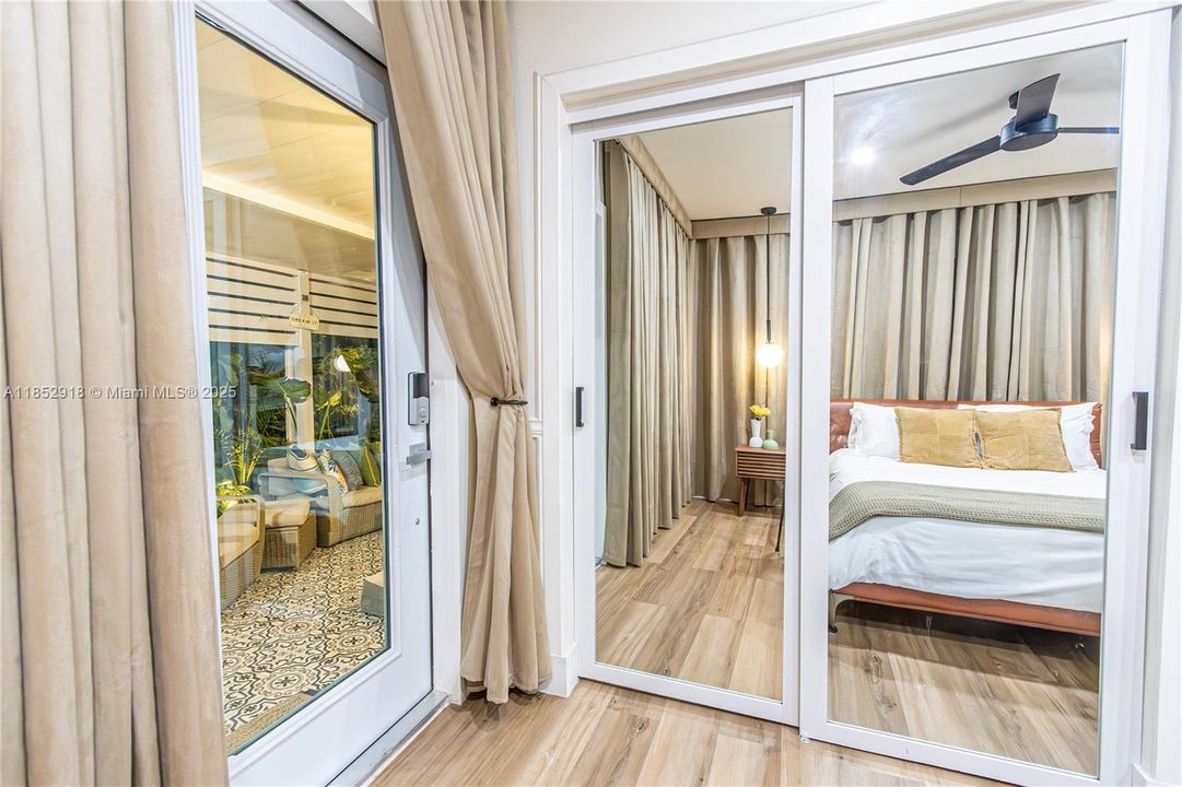 合同活跃: $4,500 (3 贝兹, 3 浴室, 1154 平方英尺)