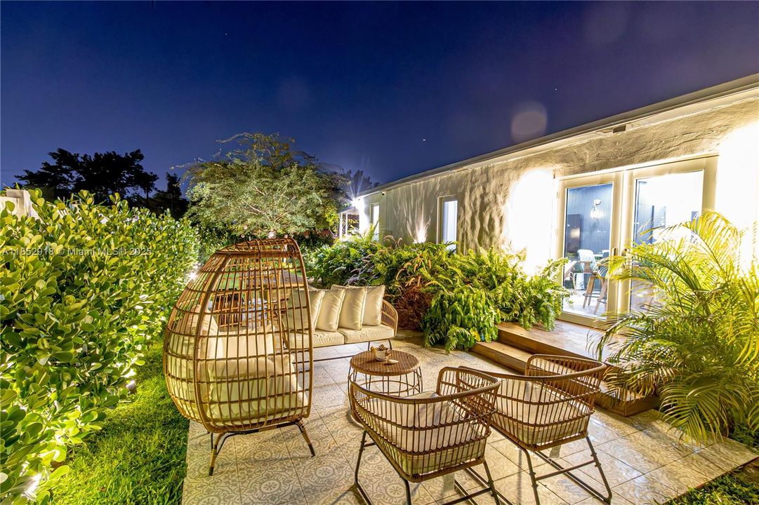 合同活跃: $4,500 (3 贝兹, 3 浴室, 1154 平方英尺)