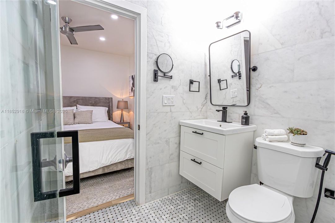 合同活跃: $4,500 (3 贝兹, 3 浴室, 1154 平方英尺)