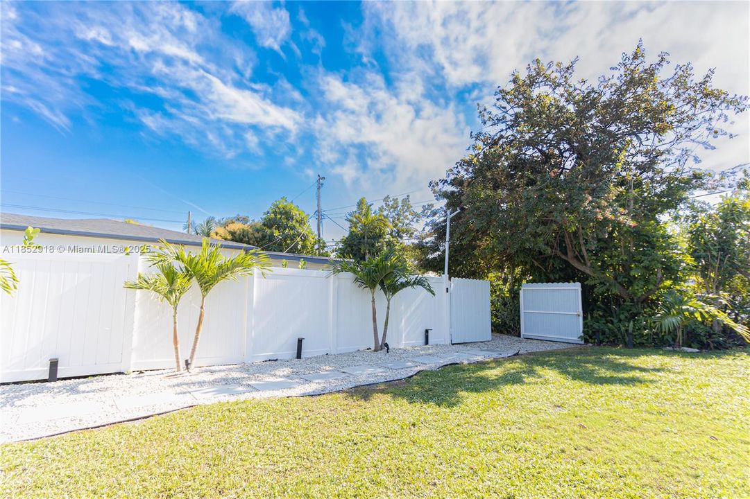 合同活跃: $4,500 (3 贝兹, 3 浴室, 1154 平方英尺)