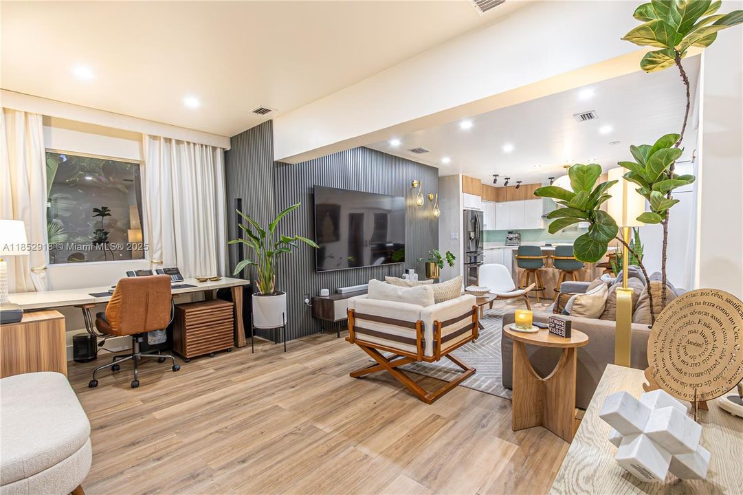 合同活跃: $4,500 (3 贝兹, 3 浴室, 1154 平方英尺)