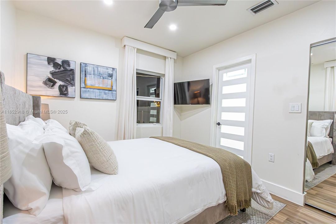 合同活跃: $4,500 (3 贝兹, 3 浴室, 1154 平方英尺)