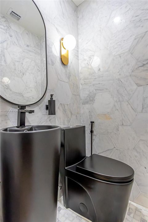 合同活跃: $4,500 (3 贝兹, 3 浴室, 1154 平方英尺)