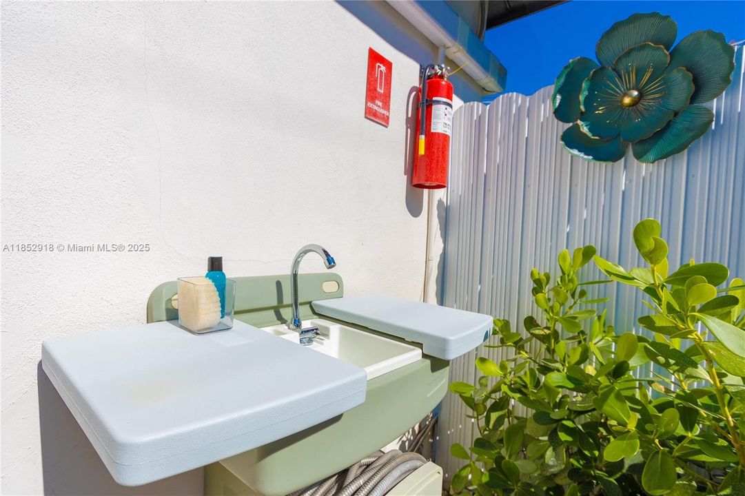 合同活跃: $4,500 (3 贝兹, 3 浴室, 1154 平方英尺)