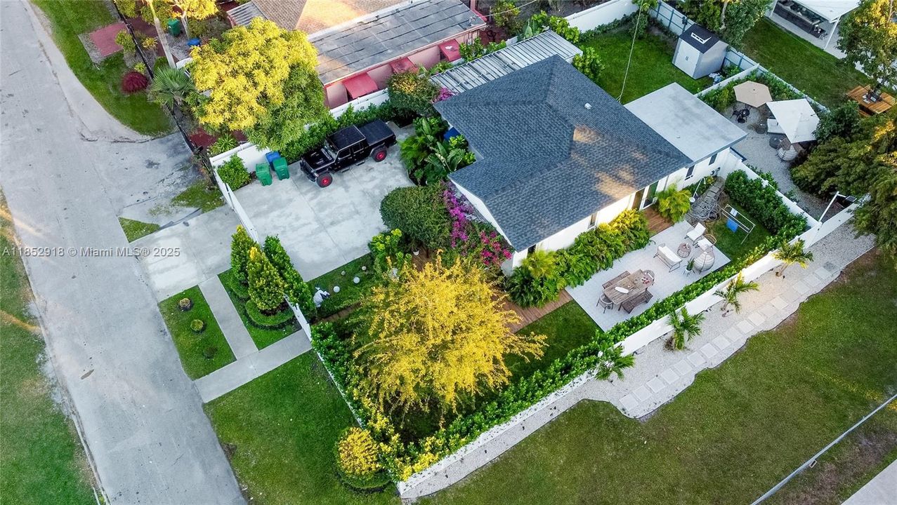 合同活跃: $4,500 (3 贝兹, 3 浴室, 1154 平方英尺)