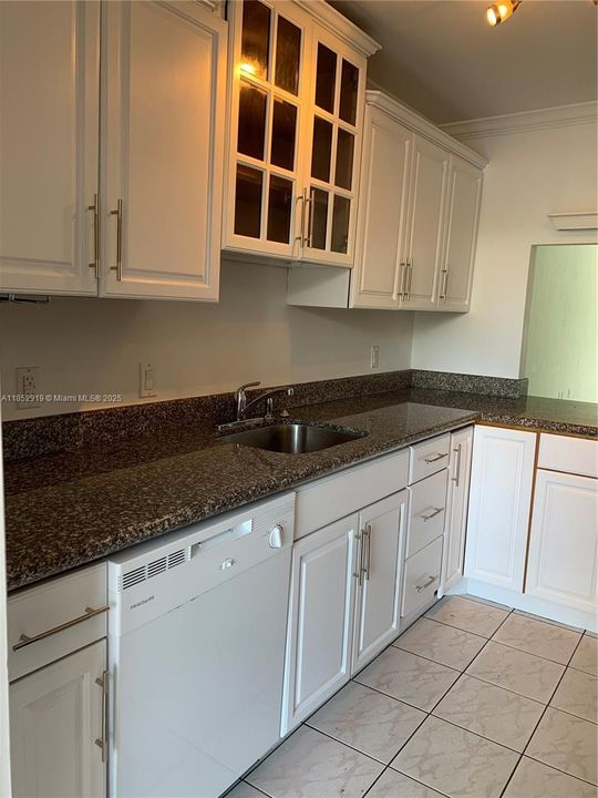 В аренду: $3,450 (2 спален, 2 ванн, 1109 Квадратных фут)