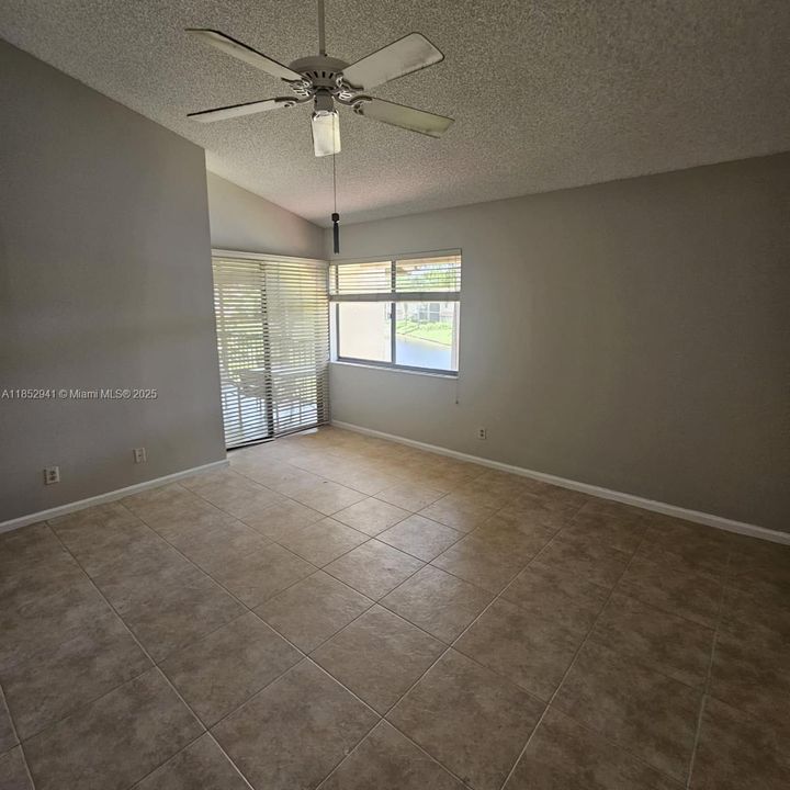Recientemente alquilado: $2,800 (2 camas, 2 baños, 1110 Pies cuadrados)