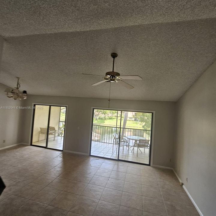 Recientemente alquilado: $2,800 (2 camas, 2 baños, 1110 Pies cuadrados)