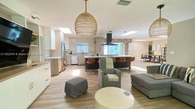 Недавно арендовано: $5,200 (4 спален, 2 ванн, 2537 Квадратных фут)