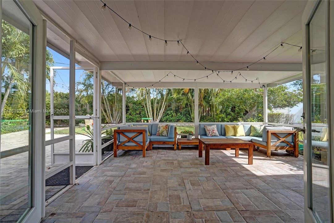 Recently Sold: $539,000 (3 beds, 2 baths, 1600 Square Feet)