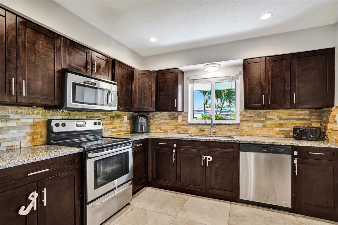 Recently Sold: $539,000 (3 beds, 2 baths, 1600 Square Feet)