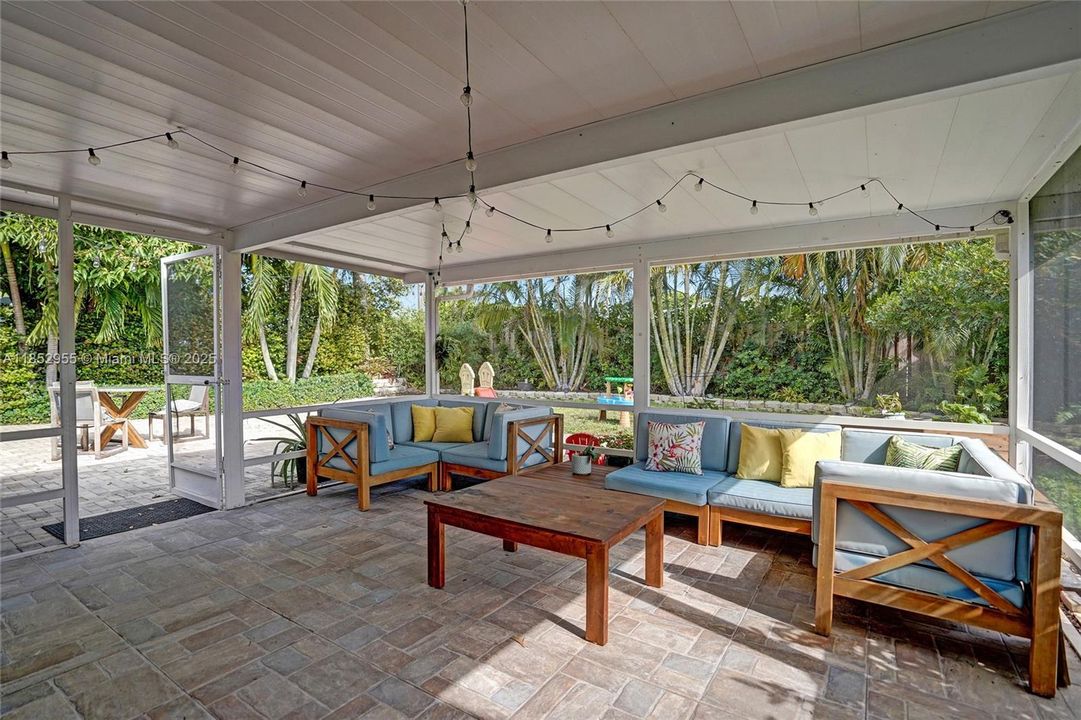 Recently Sold: $539,000 (3 beds, 2 baths, 1600 Square Feet)