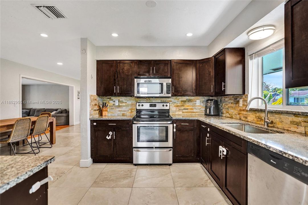 Recently Sold: $539,000 (3 beds, 2 baths, 1600 Square Feet)