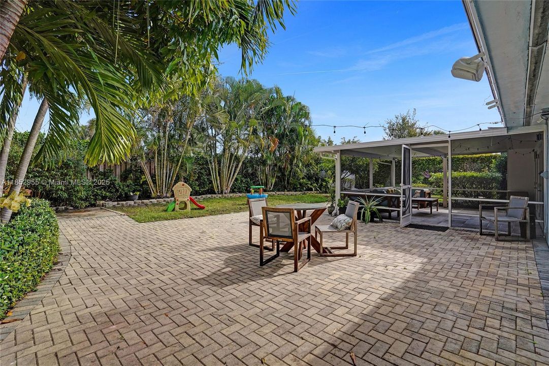 Recently Sold: $539,000 (3 beds, 2 baths, 1600 Square Feet)