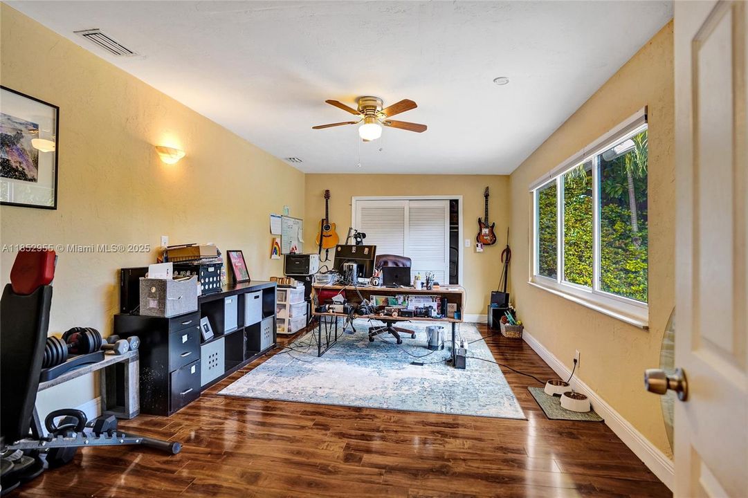 Recently Sold: $539,000 (3 beds, 2 baths, 1600 Square Feet)