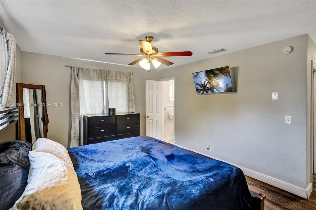 Recently Sold: $539,000 (3 beds, 2 baths, 1600 Square Feet)